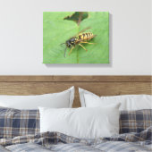 Hoverfly auf der linken Leinwand (Insitu (Schlafzimmer))