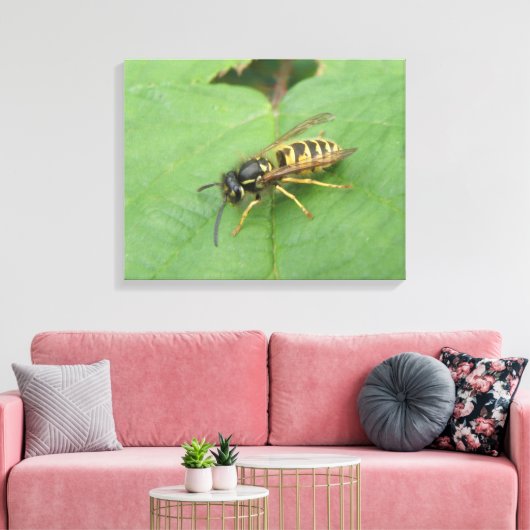 Hoverfly auf der linken Leinwand (Insitu (Wohnzimmer))