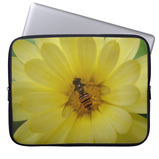 Hoverfly auf der Marigold-Laptop-Tasche Laptopschutzhülle (Vorderseite)