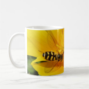 Hoverfly und Blume Tasse