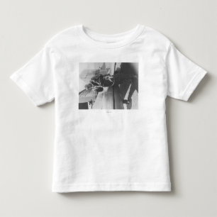 Howard Hughes Pilot beim Einsteigen in das Flugzeu Kleinkind T-shirt