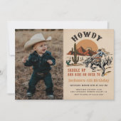 Howdy! Western Rodeo Cowboy Birthday Foto Einladung (Vorderseite)