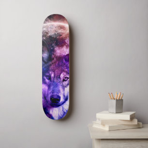 Howl am Mond mit unserem Galaxy Night Sky Wolf Skateboard