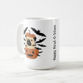 Howl-O-Ween-Mops in einem Jack-O-Lantern mit Flede Kaffeetasse (Vorderseite Links)