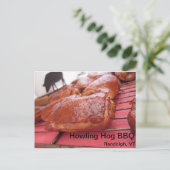 Howling Hog Barbecue Hühnchen ist lecker Postkarte (Stehend Vorderseite)