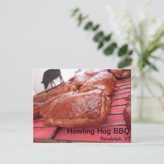 Howling Hog Barbecue Hühnchen ist lecker Postkarte (Stehend Vorderseite)