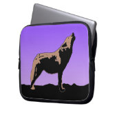 Howling Wolf at Sunset - Original Wildlife Art Laptopschutzhülle (Vorderseite Links)
