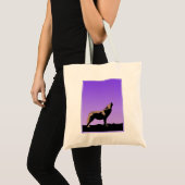 Howling Wolf at Sunset - Original Wildlife Art Tragetasche (Vorderseite (Produkt))