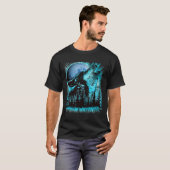 Howling Wolf Moon Pine Forest Art T-Shirt (Vorne ganz)