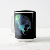 Howling Wolf Moonlight–Mystical Forest Night Water Zweifarbige Tasse (Vorderseite Links)