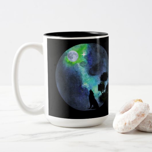 Howling Wolf Moonlight–Mystical Forest Night Water Zweifarbige Tasse (Mit Donut)