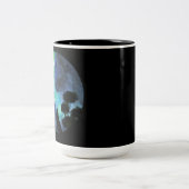 Howling Wolf Moonlight–Mystical Forest Night Water Zweifarbige Tasse (Mittel)