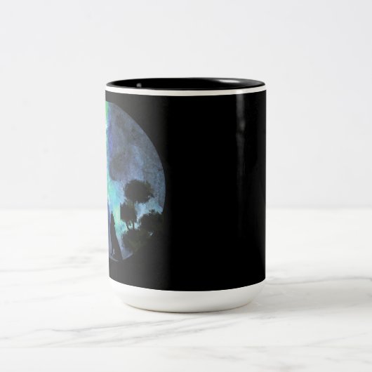 Howling Wolf Moonlight–Mystical Forest Night Water Zweifarbige Tasse (Mittel)
