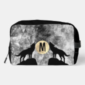 Howling Wolf Vollmond Schwarz-weißes Monogramm Waschbeutel (Rückseite)
