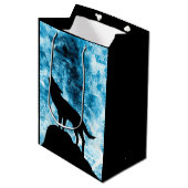 Howling Wolf Winter schneeblauer Rauch Abstrakt Mittlere Geschenktüte (Vorderseite Schrägansicht)