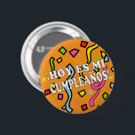 Hoy es mi cumpleaños Birhday auf Spanisch Button<br><div class="desc">Hoy es mi cumpleaños Es ist mein Geburtstag auf Spanisch mit bunten Party Konfetti Design. Ideal für das Party am Arbeitsplatz oder für Spanischlehrer.</div>