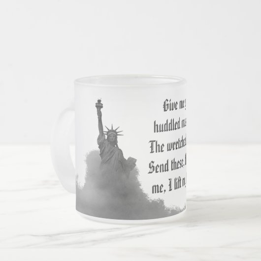 HQ mattierte Tasse Freiheitsstatue aus Nebel (Vorderseite Links)