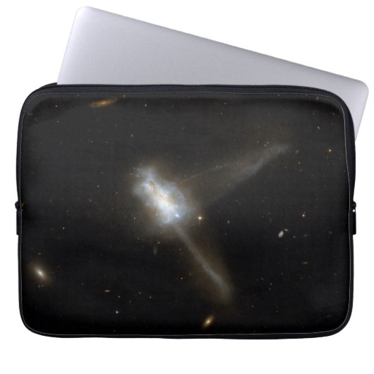 Hubble-Interagiergalaxie IC 883 Laptopschutzhülle (Vorderseite)