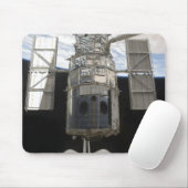 Hubble-Weltraumteleskop in der Frachtbucht von Atl Mousepad (Mit Mouse)