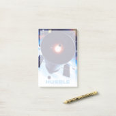 Hubble-Weltraumteleskop-Poster. Post-it Klebezettel (Auf Schreibtisch)