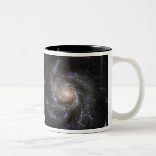 Hubbles größtes Galaxie-Porträt Zweifarbige Tasse (Rechts)