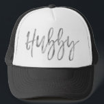 Hubby Silver Foil und White Trucker Hat Truckerkappe<br><div class="desc">Hubby Silver Foil und White Trucker Hat für ihn. Der Hubby-LKW-Hut als ein passender Hut in derselben Sammlung.</div>
