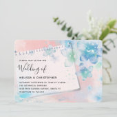 Hübsch blaue Blumen auf einer rosa Hintergrundhoch Einladung (Stehend Vorderseite)