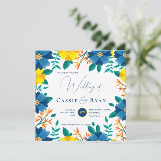 Hübsch-blaugelbe blühende romantische Hochzeit Einladung (Stehend Vorderseite)