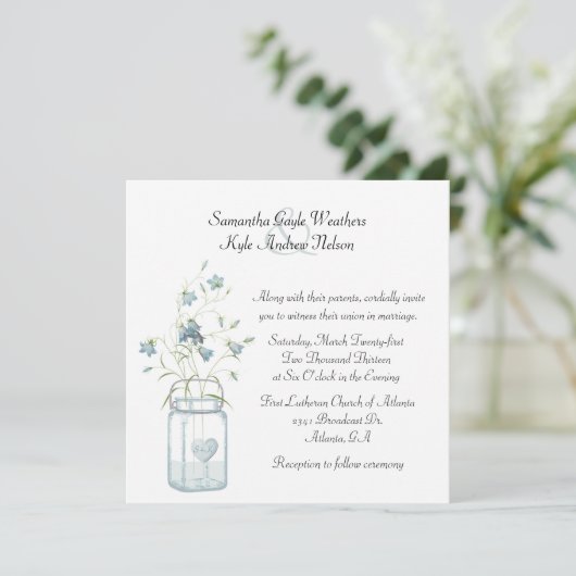 Hübsch Blue Bells & Mason Jar Hochzeit Einladung (Stehend Vorderseite)