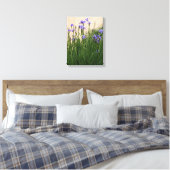Hübsch Blue Irises Floral Leinwanddruck (Insitu (Schlafzimmer))