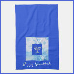 Hübsch Blue Menorah Hanukkah Geschirrtuch<br><div class="desc">Schöne Menorah Grafik mit "HAPPY HANUKKAH" in Schriftzeichen. Hübsch in jeder Küche!</div>