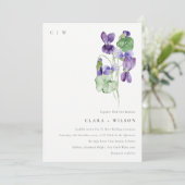 Hübsch Chic Monogram Violet Floral Bunch Hochzeit Einladung (Stehend Vorderseite)