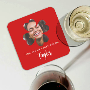 Hübsch Chic Rotes Glücklich Verliebt Irisches Klee Rechteckiger Pappuntersetzer