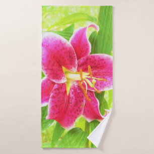 Hübsch Deep Pink Stargazer Liuon on Lime Green Badehandtuch