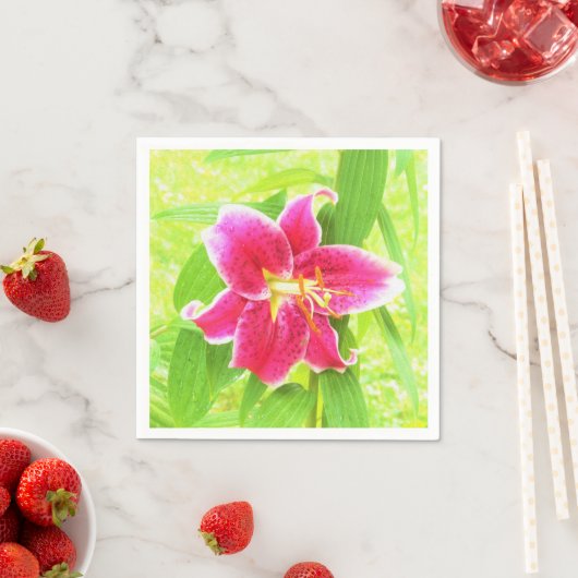 Hübsch Deep Pink Stargazer Liuon on Lime Green Serviette (Beispiel)