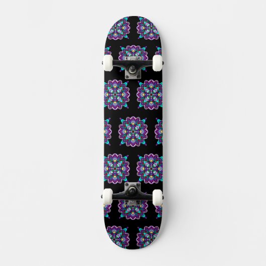 Hübsch farbenfroh Lila Mandala Mystical Skateboard (Vorderseite)