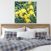 Hübsch-Gelbe Iris-Blumengarten Leinwand (Insitu (Schlafzimmer))