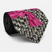 Hübsch im rosa diamante de imitación u. in der krawatte (Gerollt)