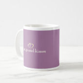 Hübsch in der lila Mops-Tasse Kaffeetasse (Vorderseite Links)