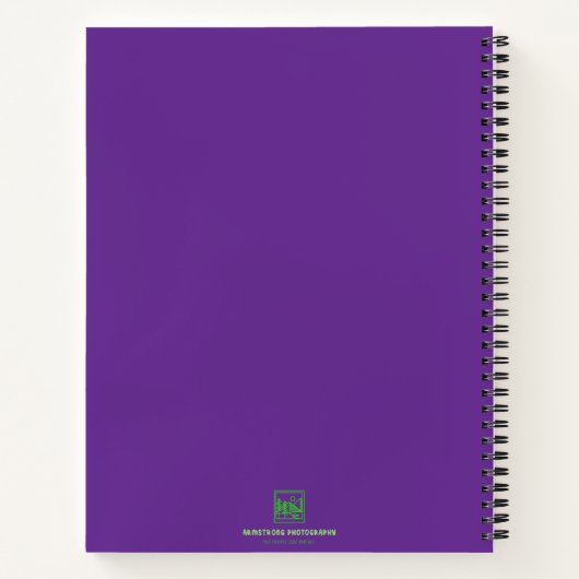 Hübsch in einem Lila Uni-Ruled-Notebook Notizblock (Rückseite)