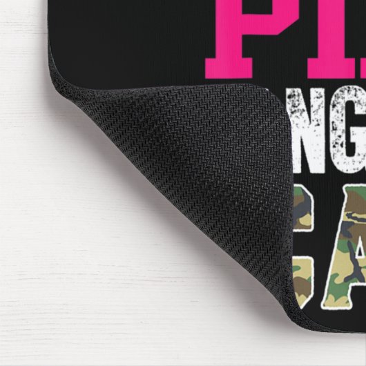 Hübsch in rosa gefährlich bei der Jagd auf Camoufl Mousepad (Ecke)