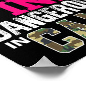 Hübsch in rosa gefährlich bei der Jagd auf Camoufl Poster (Ecke)