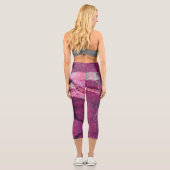 Hübsch Magenta Lila Geode Crystal Rock Pattern Capri Leggings (Rückseite)