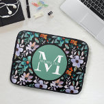 Hübsch-Moderne Girl-Floral Monogram Name Modern Laptopschutzhülle<br><div class="desc">Hübsches,  modernes Blumenmuster mit Monogramm-Namen und Initial.</div>