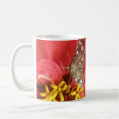 Hübsch Moth on Red Blume Tasse (Links)