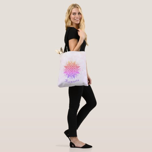 Hübsch Namaste Mandala Tasche (Am Model)
