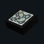 Hübsch Paisley Pattern Keepake Juwelier Erinnerungskiste<br><div class="desc">Ein hübsches blaues und marinebasiertes Pisley-Muster,  das ihr Sake oder ein Schmuckkasten-Geschenk macht. lackierte Holzkiste mit dekorativem Deckel für die Keramik.</div>