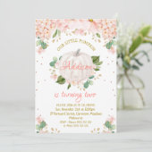 Hübsch Pink Floral White Pumpkin Birthday Einladung (Stehend Vorderseite)