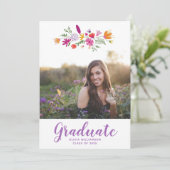 Hübsch Purple Flowers Grad Foto Graduation Party Einladung (Stehend Vorderseite)