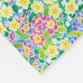 Hübsch rosa, blau, gelbe Primrosen Fleece blau (Ecke)
